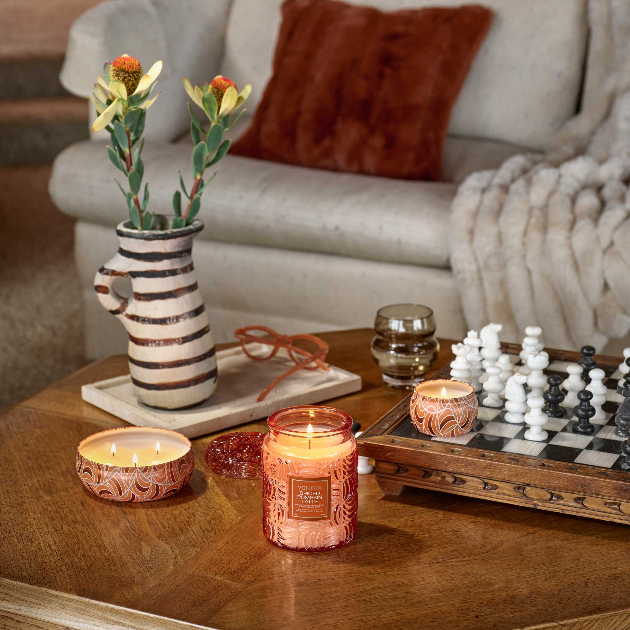 VOLUSPA - SPICED PUMPKIN LATTE JÓLAILMUR LÍTIL DÓS - Image 3