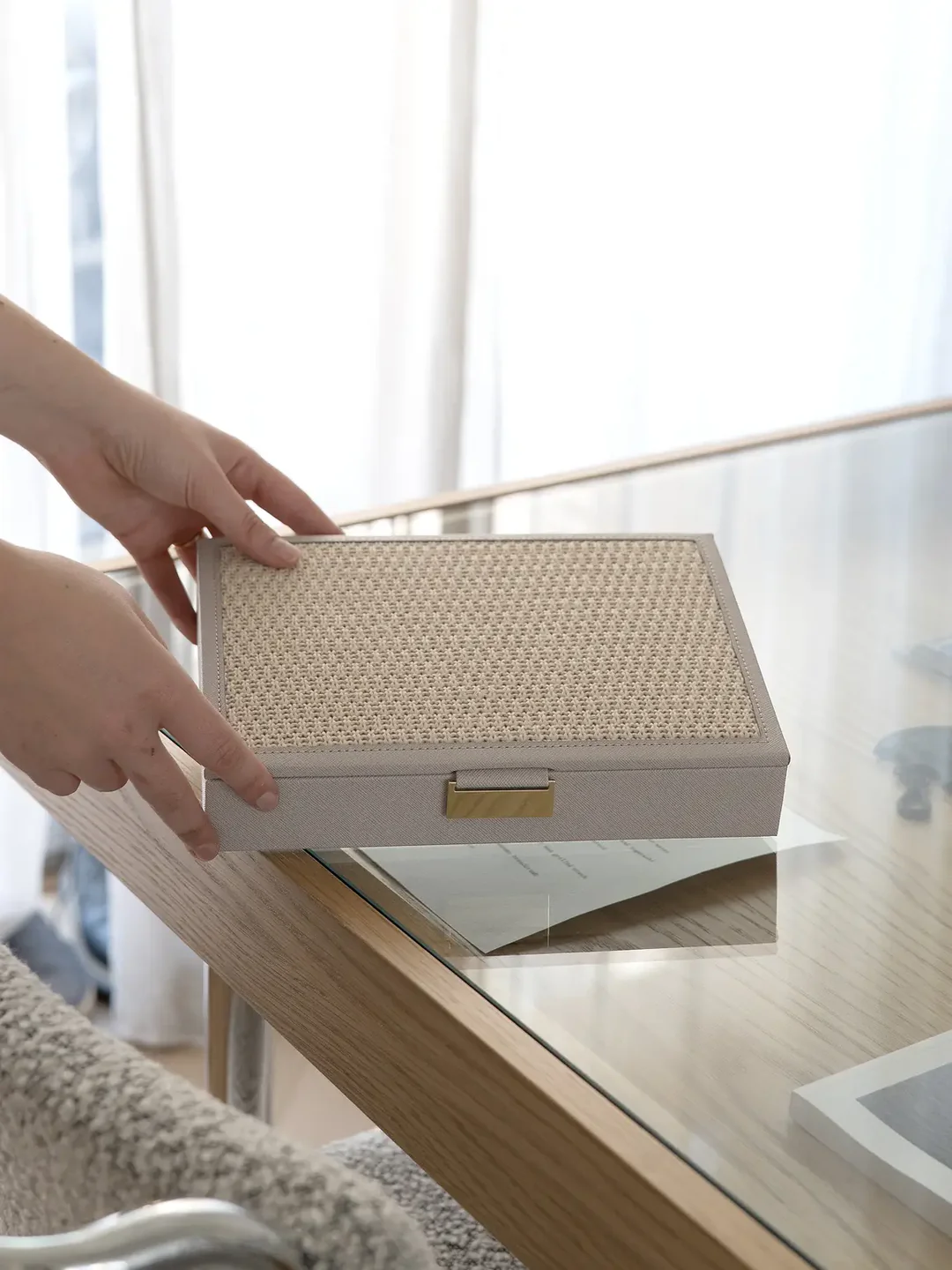 STACKERS - RAFFIA SKARTGRIPASKRÍN MEÐ LOKI, TAUPE